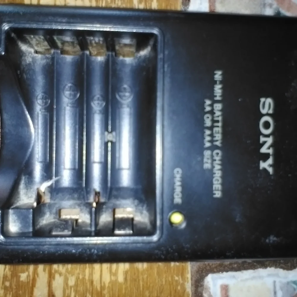 Sony BC-CS2A Battery Charger AA AAA